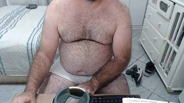 Snapshot of MysterBearMG chatting on 02.13.26 MysterBearMG online show from 02.13.26