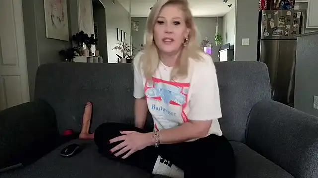 Lexi Shocker online show from 11.16.25