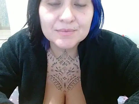 Snapshot of vaholiver chatting on 05.12.26 vaholiver online show from 05.12.26