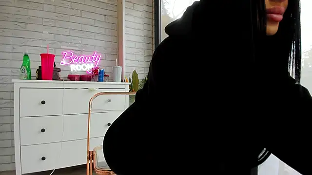 Britney Charm  online show from 11.25.25