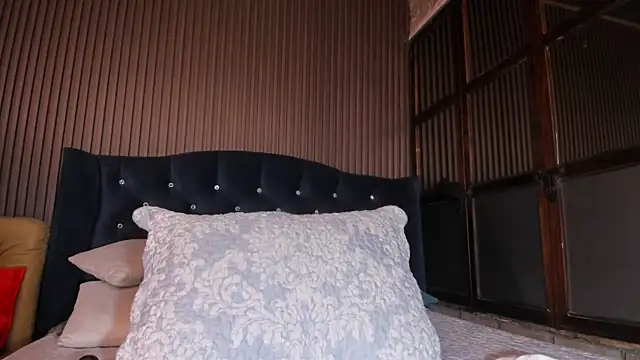 JuliaDawson  online show from 02.15.26