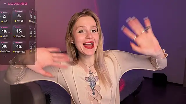 Chanel Gill online show from 03.07.25