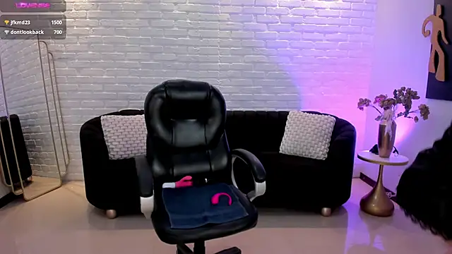 Snapshot of JennaOlsonX chatting on 02.20.25 JennaOlsonX online show from 02.20.25