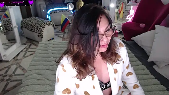 Snapshot of Myrnasexxx chatting on 06.05.26 Myrnasexxx online show from 06.05.26