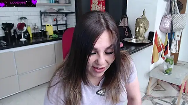 Snapshot of Myrnasexxx chatting on 06.27.26 Myrnasexxx online show from 06.27.26