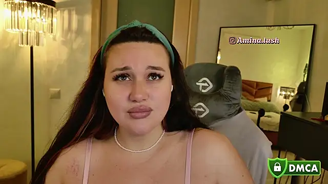 Snapshot of AminaCharm chatting on 01.11.25 AminaCharm online show from 01.11.25