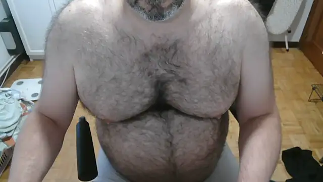 Snapshot of mikeyhotbear chatting on 06.16.26 mikeyhotbear online show from 06.16.26