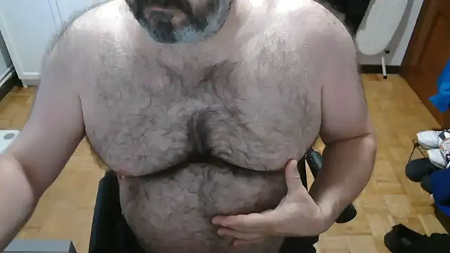 Snapshot of mikeyhotbear chatting on 07.14.26 mikeyhotbear online show from 07.14.26