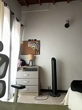 Snapshot of GabriSaenz chatting on 04.25.26 GabriSaenz online show from 04.25.26