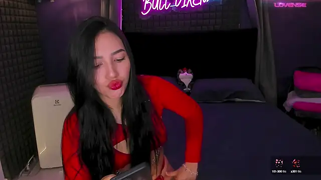 Snapshot of bull_vixen2001 chatting on 09.11.25 bull vixen2001 online show from 09.11.25