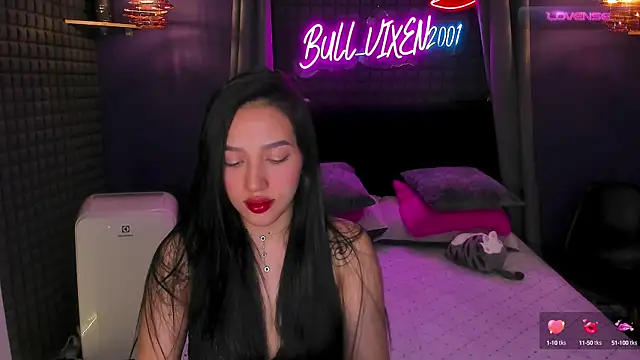 Snapshot of bull_vixen2001 chatting on 10.04.25 bull vixen2001 online show from 10.04.25