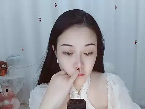 Snapshot of Angel-C chatting on 10.04.25 Angel-C online show from 10.04.25