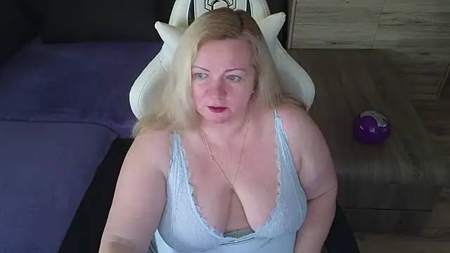 Snapshot of MolligSpielle chatting on 02.22.26 MolligSpielle online show from 02.22.26