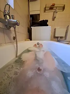 Snapshot of toeloverlive chatting on 12.16.24 toeloverlive online show from 12.16.24