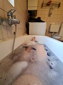 Snapshot of toeloverlive chatting on 12.17.24 toeloverlive online show from 12.17.24