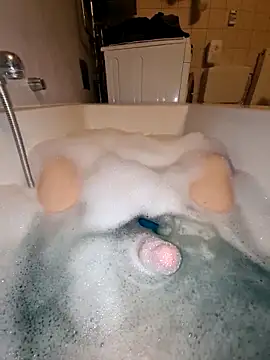 Snapshot of toeloverlive chatting on 11.25.25 toeloverlive online show from 11.25.25