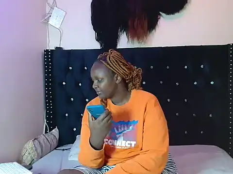 Toomuchbooty33 online show from 10.14.25