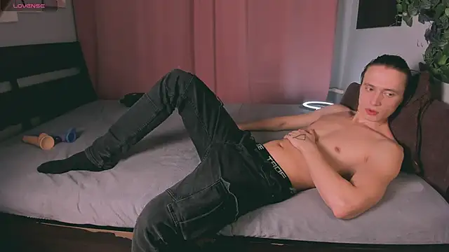 Snapshot of NigelStriker chatting on 02.26.25 NigelStriker online show from 02.26.25