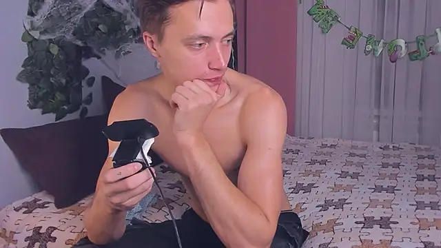 Snapshot of NigelStriker chatting on 10.19.25 NigelStriker online show from 10.19.25