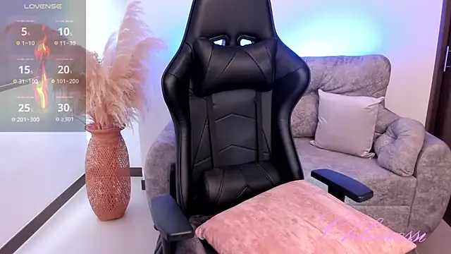 chloerossi online show from 04.10.26