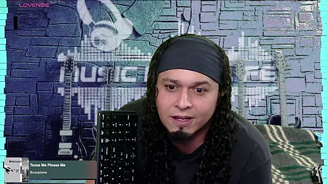 Snapshot of chino_roz chatting on 01.08.25 chino roz online show from 01.08.25