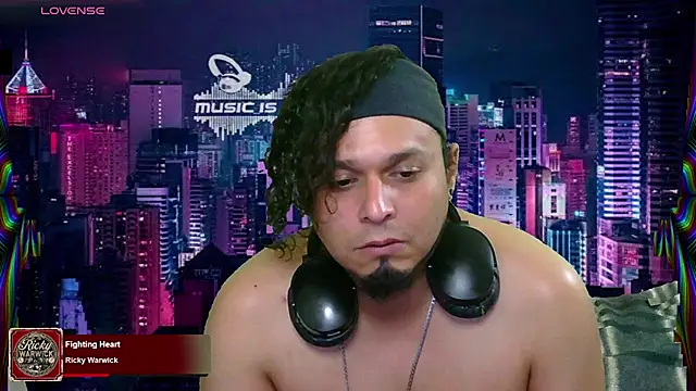 Snapshot of chino_roz chatting on 02.22.25 chino roz online show from 02.22.25