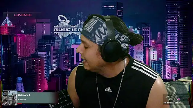 Snapshot of chino_roz chatting on 02.25.25 chino roz online show from 02.25.25
