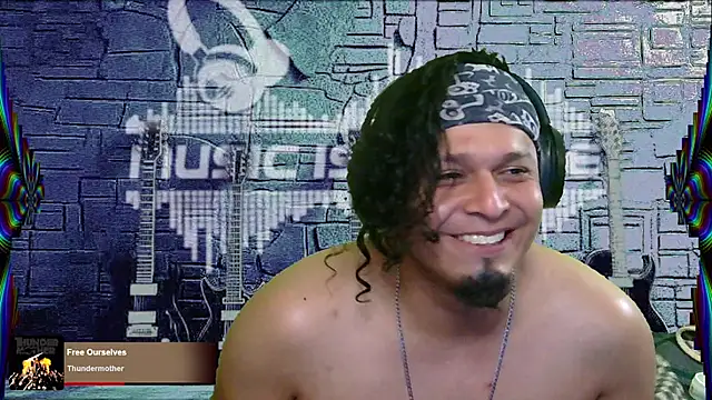 Snapshot of chino_roz chatting on 03.02.25 chino roz online show from 03.02.25