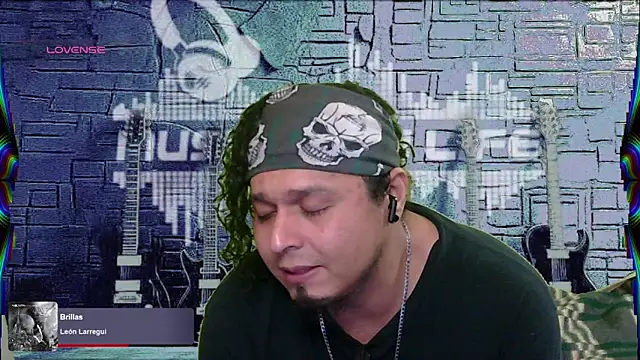 Snapshot of chino_roz chatting on 03.04.25 chino roz online show from 03.04.25