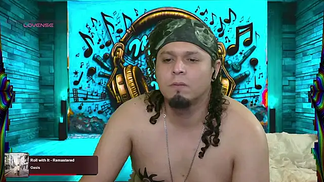 Snapshot of chino_roz chatting on 03.12.25 chino roz online show from 03.12.25