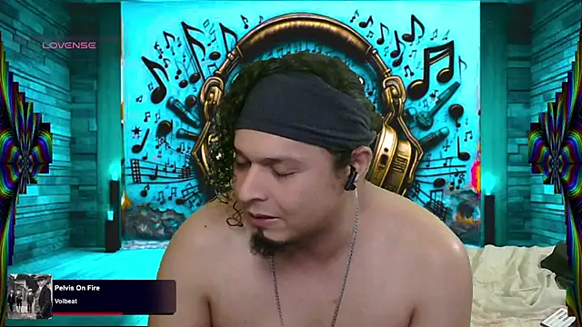 Snapshot of chino_roz chatting on 03.13.25 chino roz online show from 03.13.25