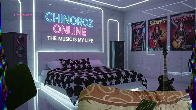 Snapshot of chino_roz chatting on 09.18.25 chino roz online show from 09.18.25
