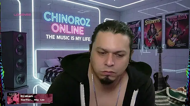 Snapshot of chino_roz chatting on 10.03.25 chino roz online show from 10.03.25