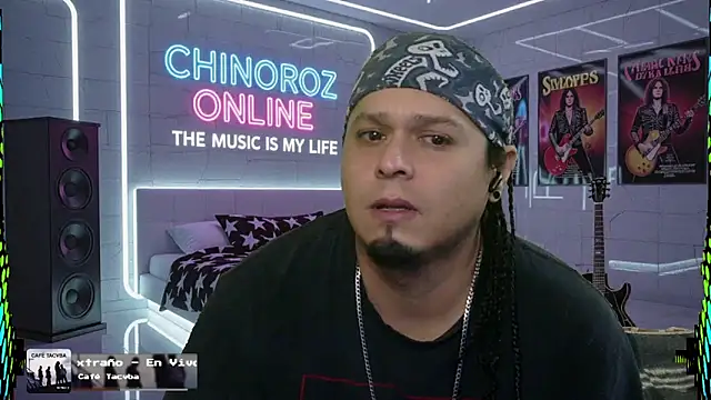 Snapshot of chino_roz chatting on 10.08.25 chino roz online show from 10.08.25