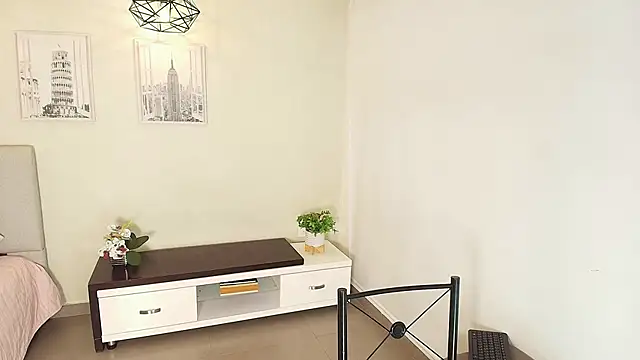 Sassy--Girl online show from 11.21.25