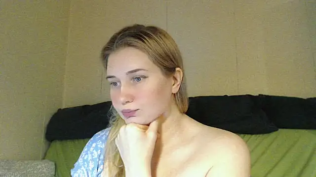 Snapshot of mmmPinUpGirl chatting on 02.01.26 mmmPinUpGirl online show from 02.01.26