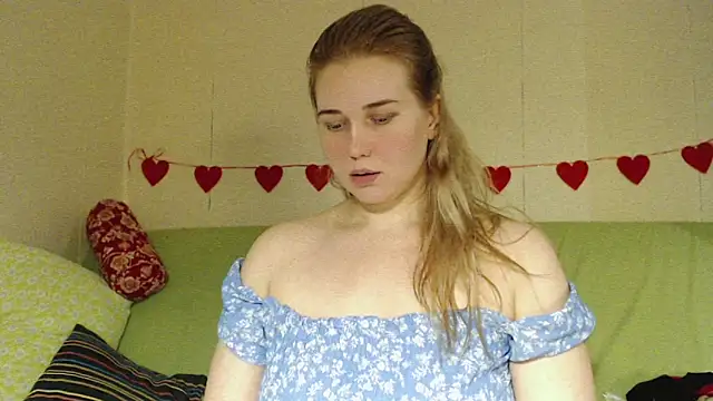 Snapshot of mmmPinUpGirl chatting on 02.21.26 mmmPinUpGirl online show from 02.21.26