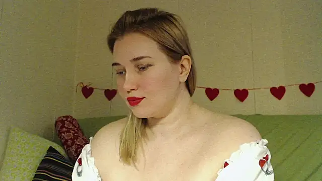 Snapshot of mmmPinUpGirl chatting on 03.01.26 mmmPinUpGirl online show from 03.01.26