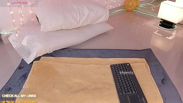 Snapshot of ohyesly_ chatting on 01.06.26 ohyesly online show from 01.06.26