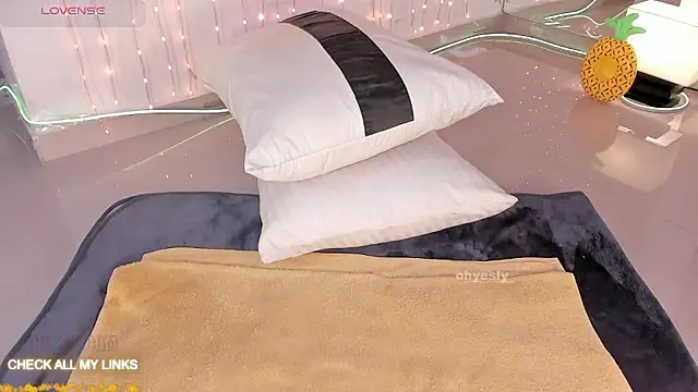 Snapshot of ohyesly_ chatting on 01.08.26 ohyesly online show from 01.08.26