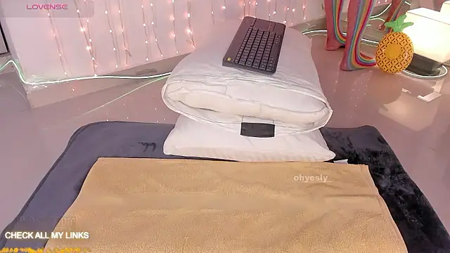 Snapshot of ohyesly_ chatting on 01.09.26 ohyesly online show from 01.09.26