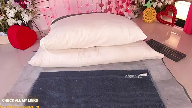 Snapshot of ohyesly_ chatting on 02.21.26 ohyesly online show from 02.21.26