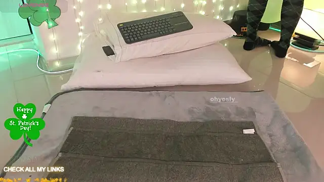 ohyesly  online show from 03.26.26