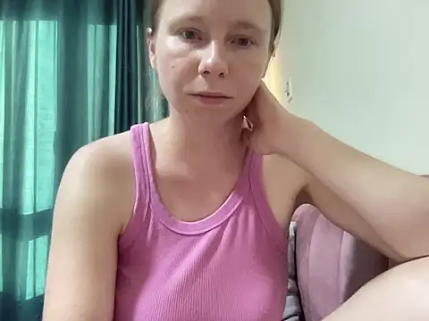 SweetLucy96 online show from 10.27.25