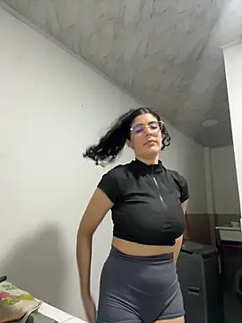 Snapshot of _Niah_ chatting on 02.05.25 Niah online show from 02.05.25