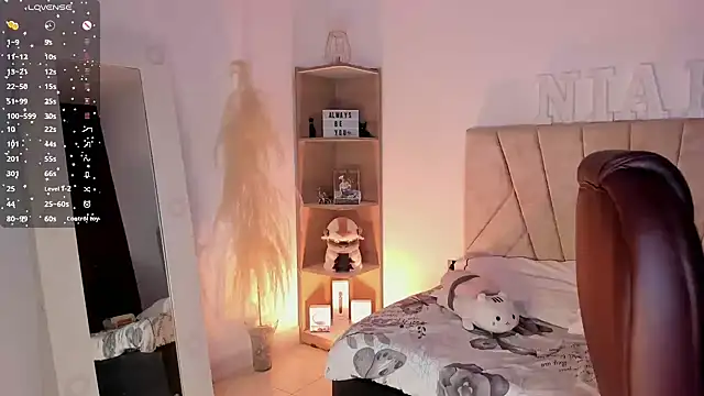 Snapshot of _Niah_ chatting on 02.06.25 Niah online show from 02.06.25