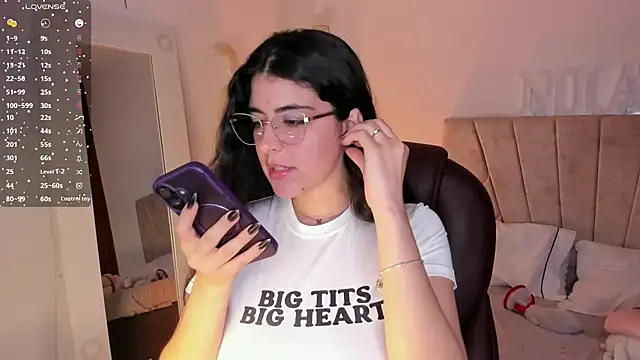 Snapshot of _Niah_ chatting on 02.09.25 Niah online show from 02.09.25