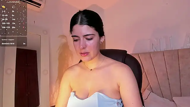 Snapshot of _Niah_ chatting on 02.12.25 Niah online show from 02.12.25