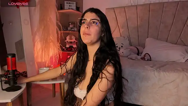 Snapshot of _Niah_ chatting on 02.18.25 Niah online show from 02.18.25