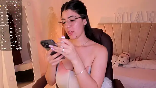 Snapshot of _Niah_ chatting on 03.07.25 Niah online show from 03.07.25